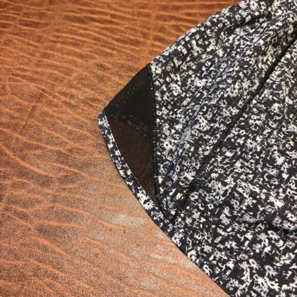 Lululemon Shorts with built in underwear Size 10 Floral design - Picture 5 of 6